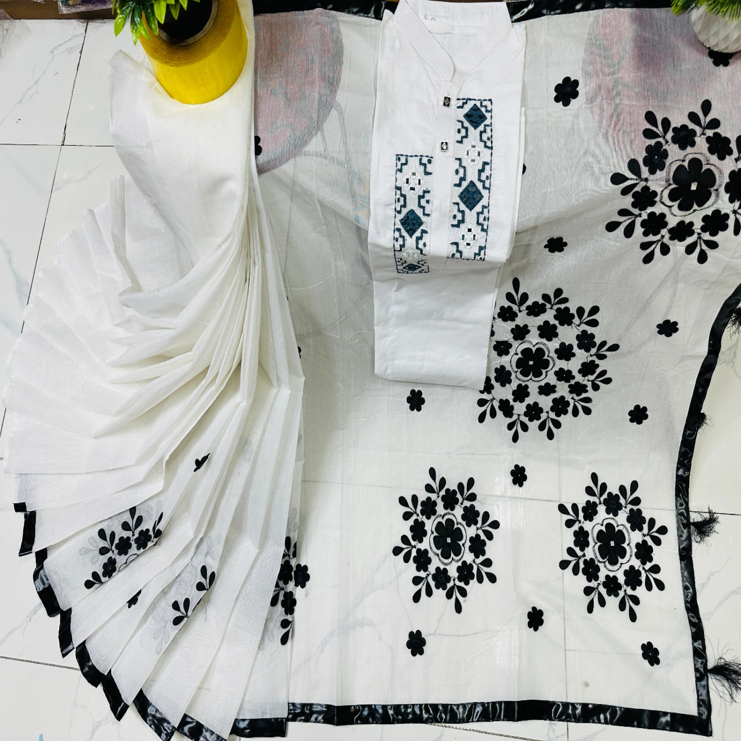 এমব্রয়ডারি কাপল সেট